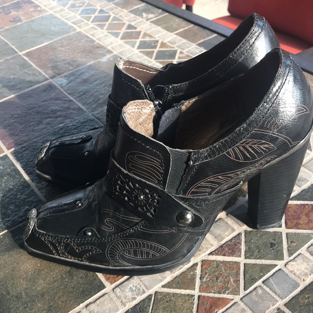 CASADEI gorgeous shoes boots size 9 or 39. Italy.
